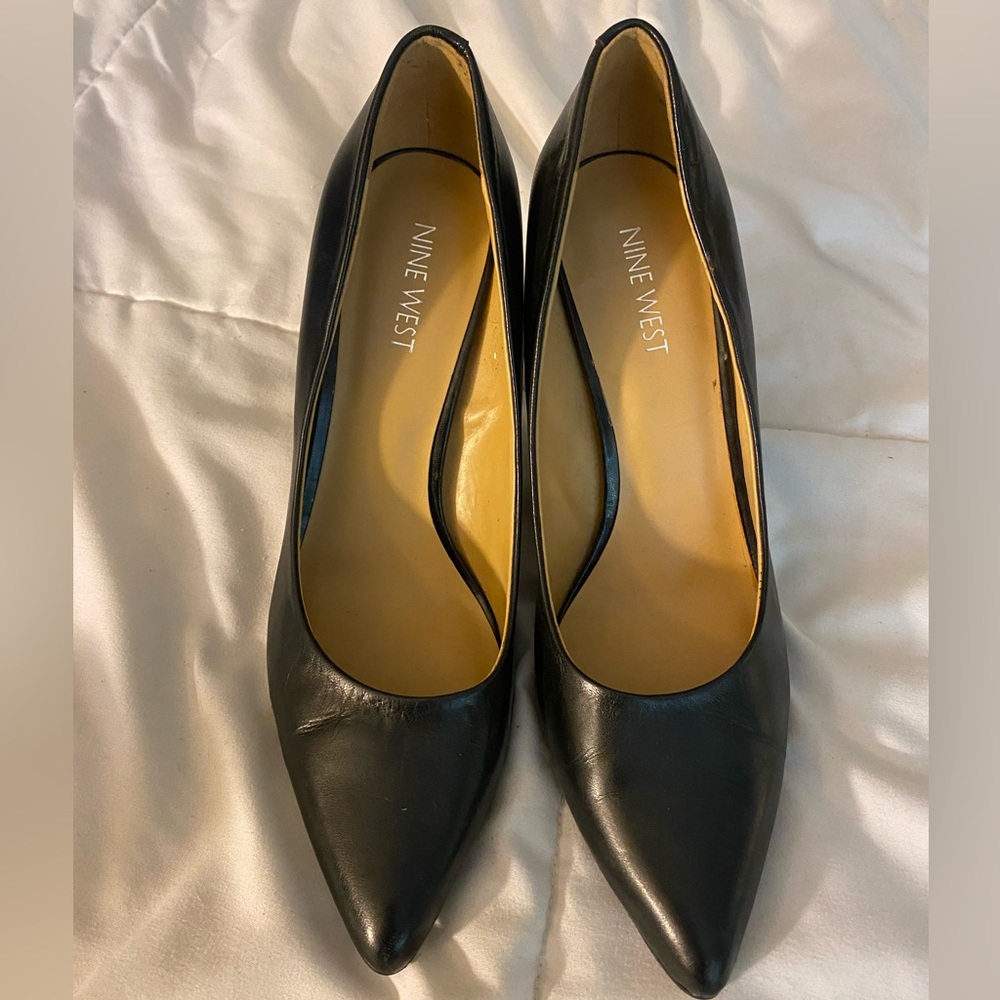 Nine West black pumps